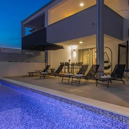 Ema Und Ana Holiday home *